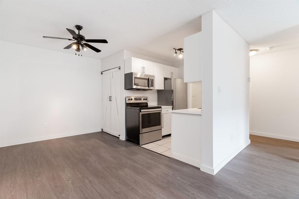 341 W 3rd St, #203