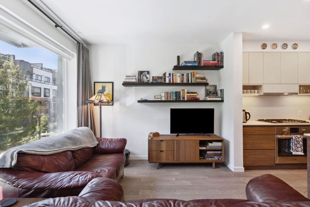 528 E 2nd St, #54