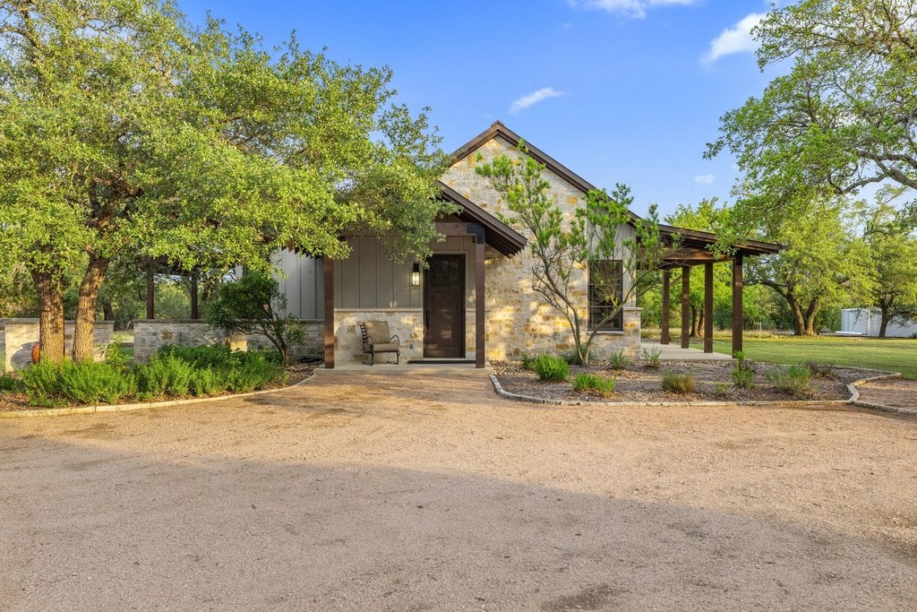 Horseman's Paradise in the heart of Dripping Springs