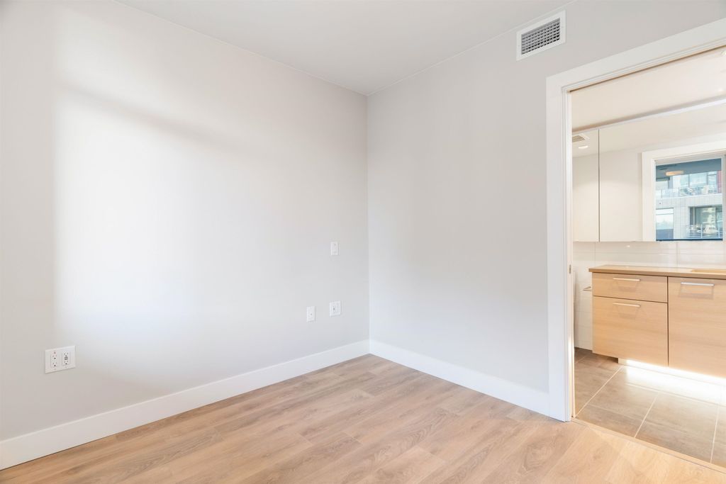 8533 River District Crossing, #806
