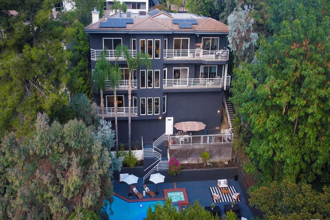 Solaris Manor, N Knoll Dr, 90068