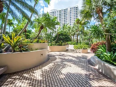 520 Brickell Key Dr #A1616