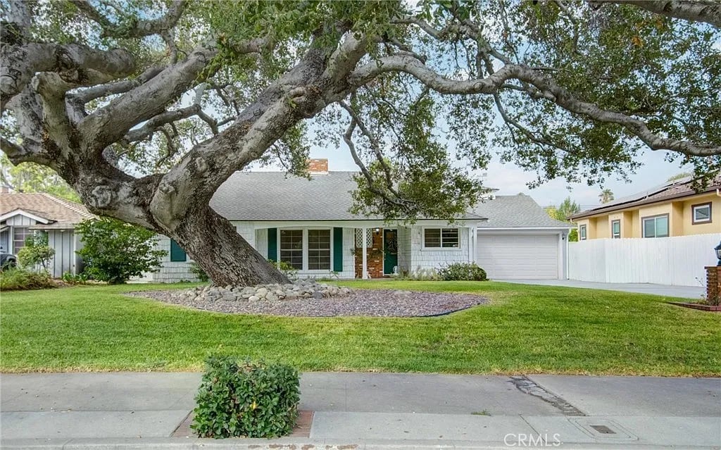 601 Los Olivos Dr