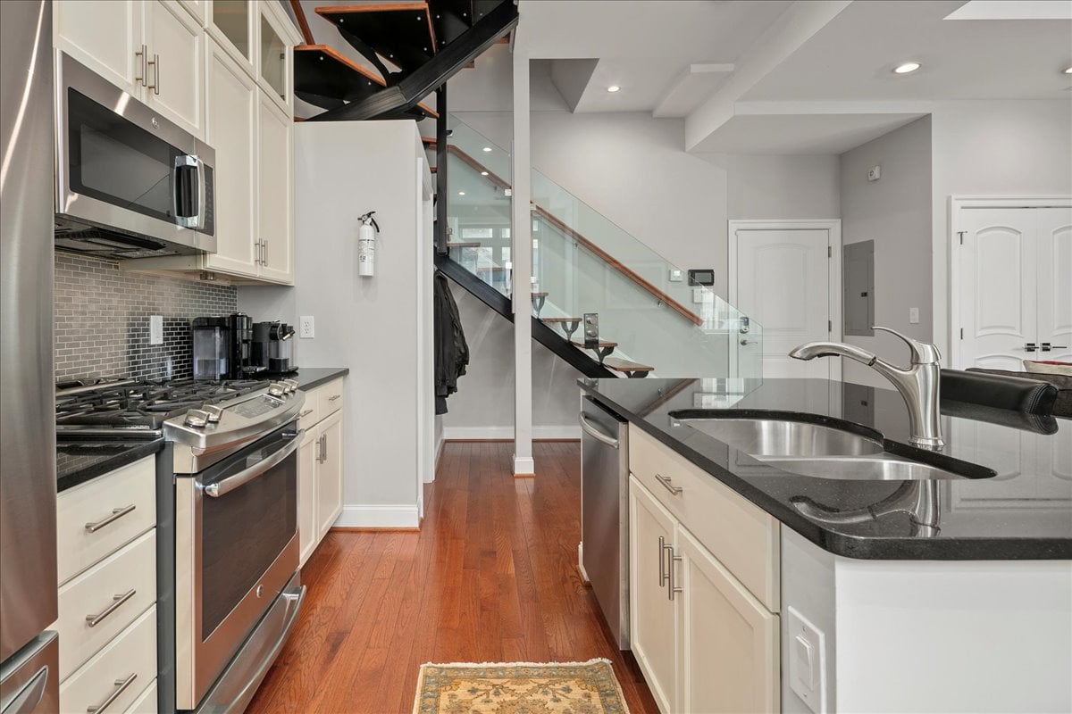 2019 19th St NW #2