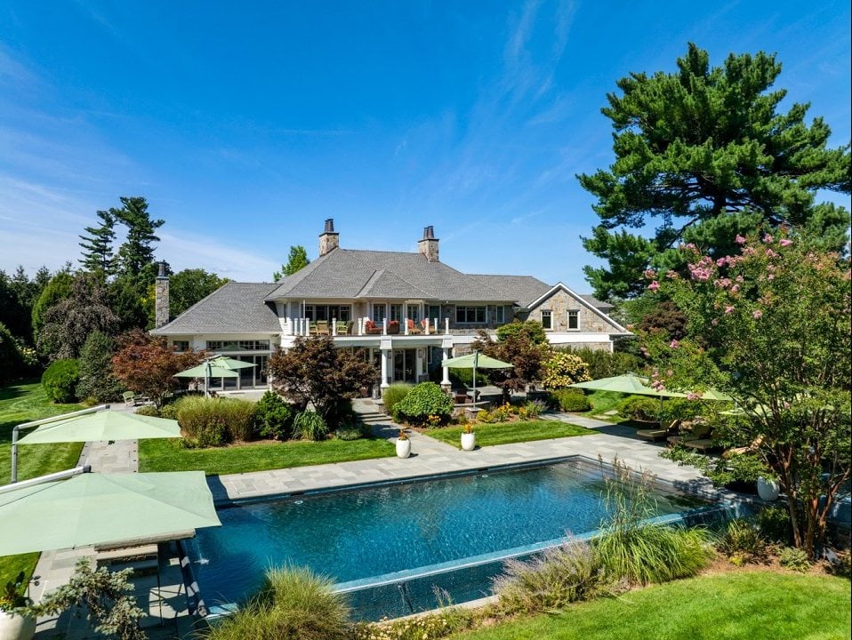 1 hidden pond Dr Old Westbury