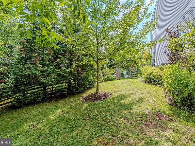 106 Calvary Ct SE