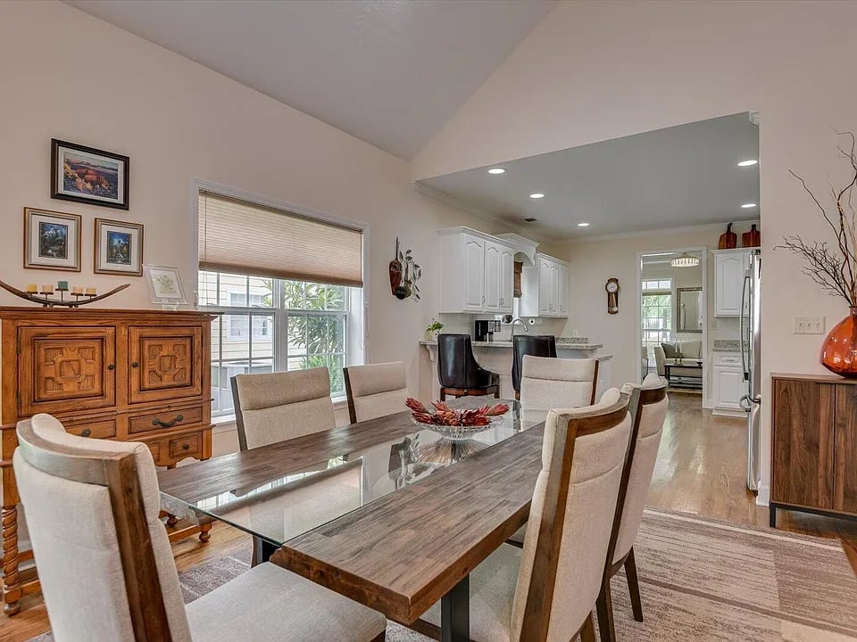 704 Cavanaugh Ln