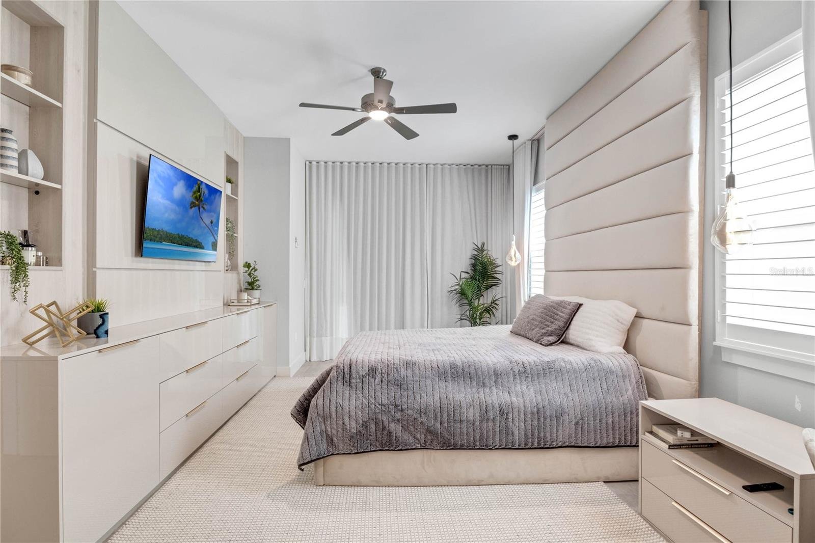 15947 VETTA DR