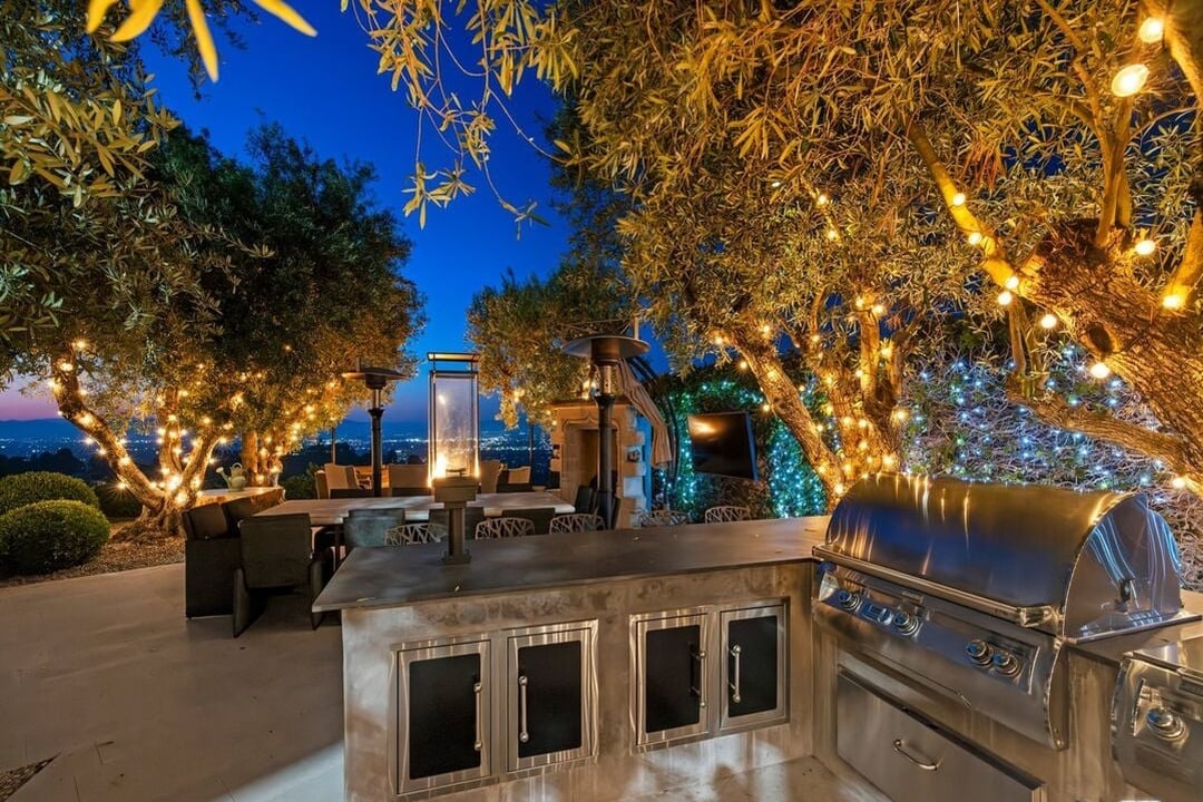 Stone Ridge Ln, 90077