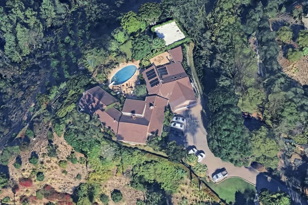 Kuwaiti billionaire’s seven Bel Air homes head to auction for $105M 