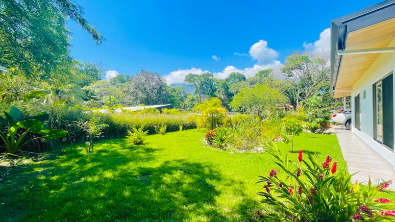 Modern 3-Bedroom Home with Pool in Gated Community, Ojochal, Costa Rica
