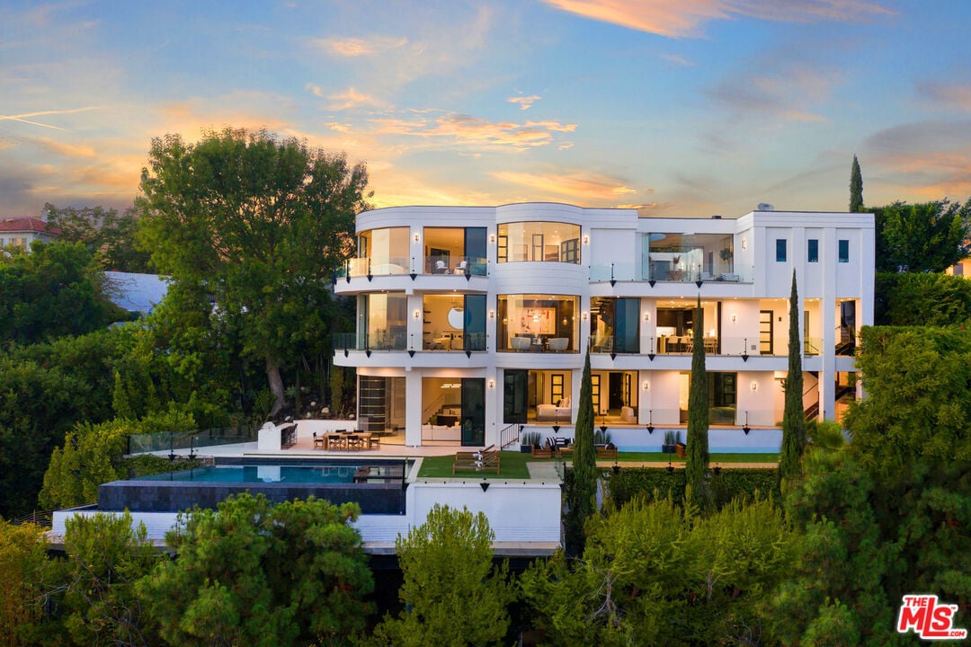 9374 Beverly Crest Dr