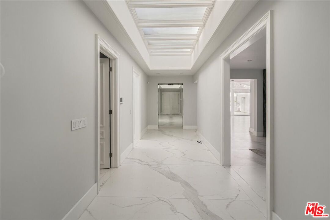 Northstar Manor, N Alta Dr, 90210