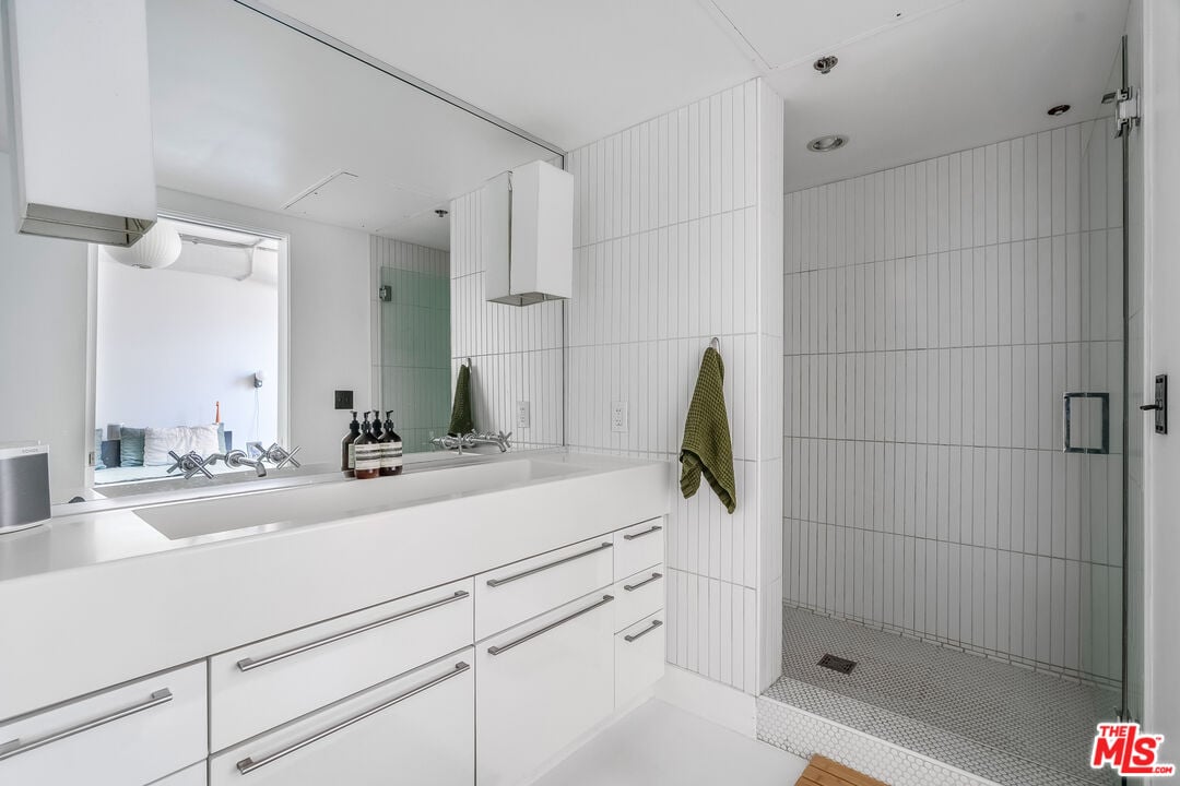 6253 Hollywood Blvd, #302