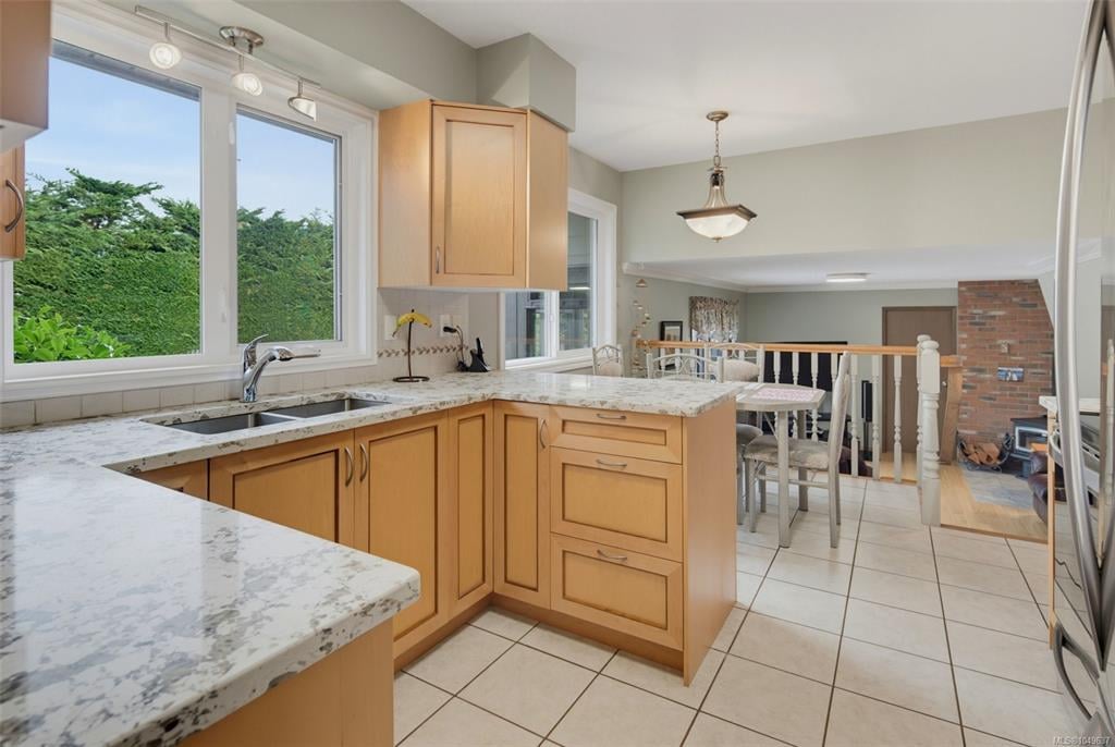 2056 Skyline Cres