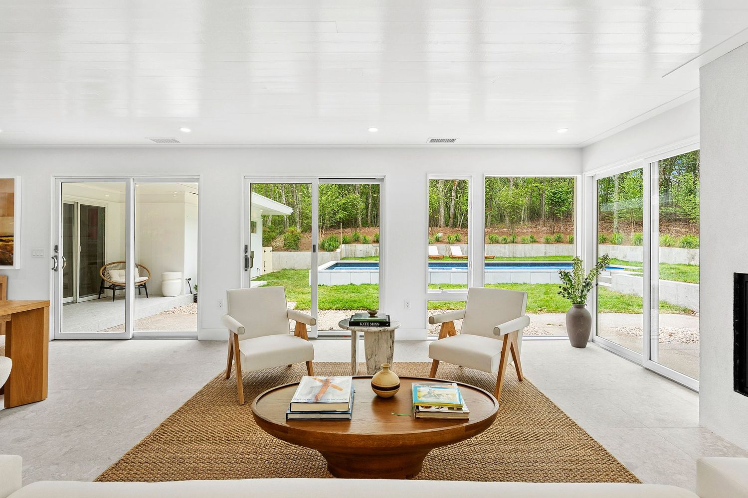 Whitecrest: Mid-Century Modern, Gut-Renovated and Gorgeous