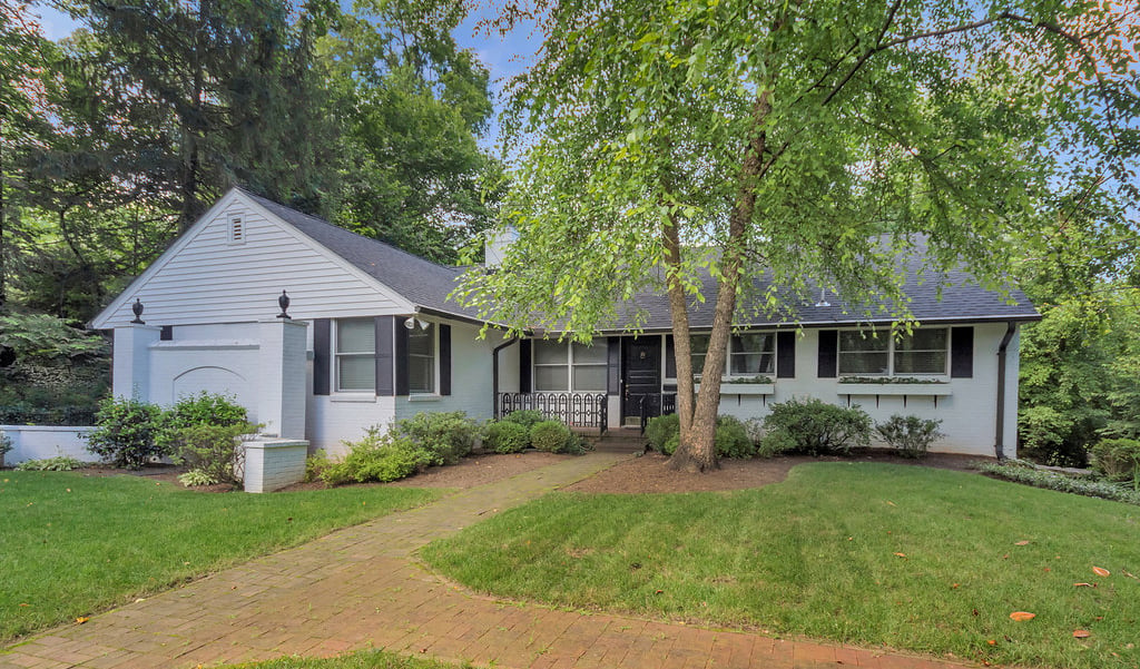 1864 Wayside Pl