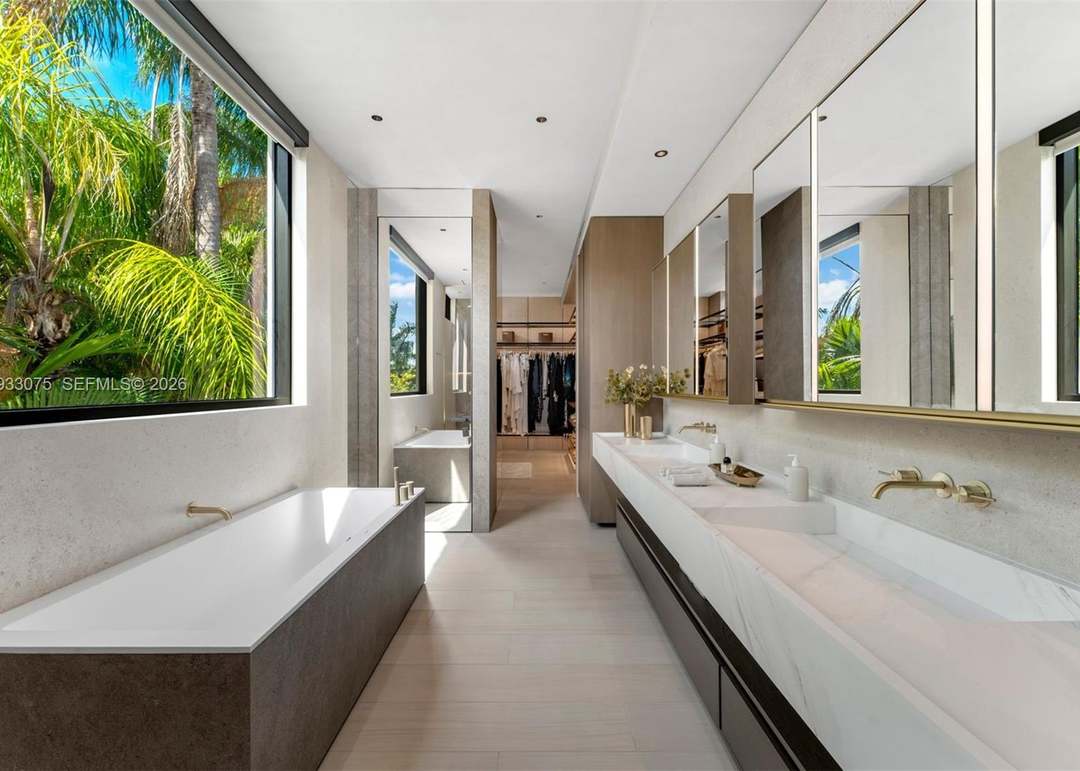 661 Melaleuca Ln