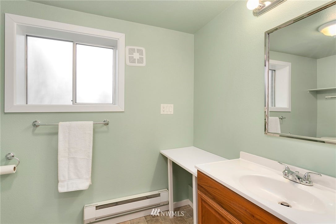 214 77th Pl