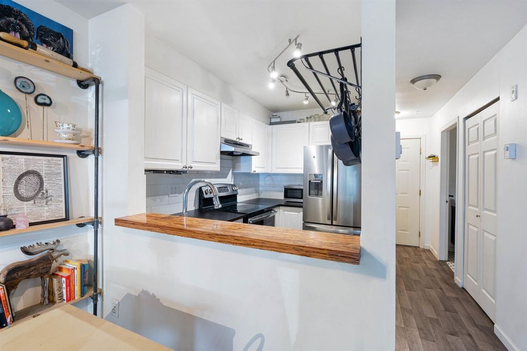 2388 Triumph St, #109