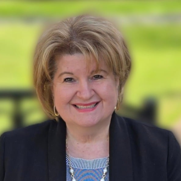 Dimitra Kourakos Charlotte, NC Real Estate Agent Headshot