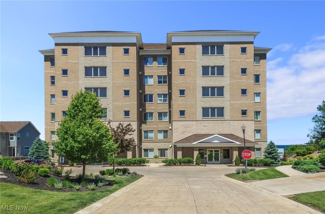 9521 Larimar Dr #9521