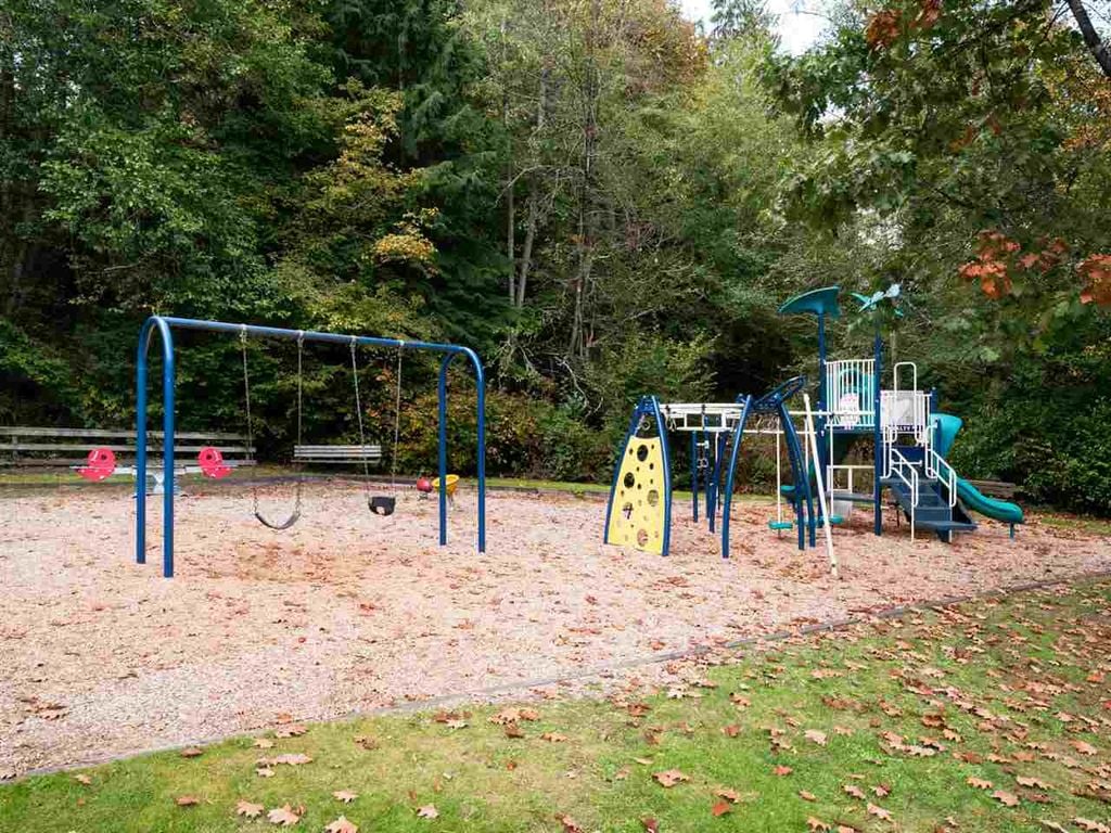 4802 Strathcona Rd