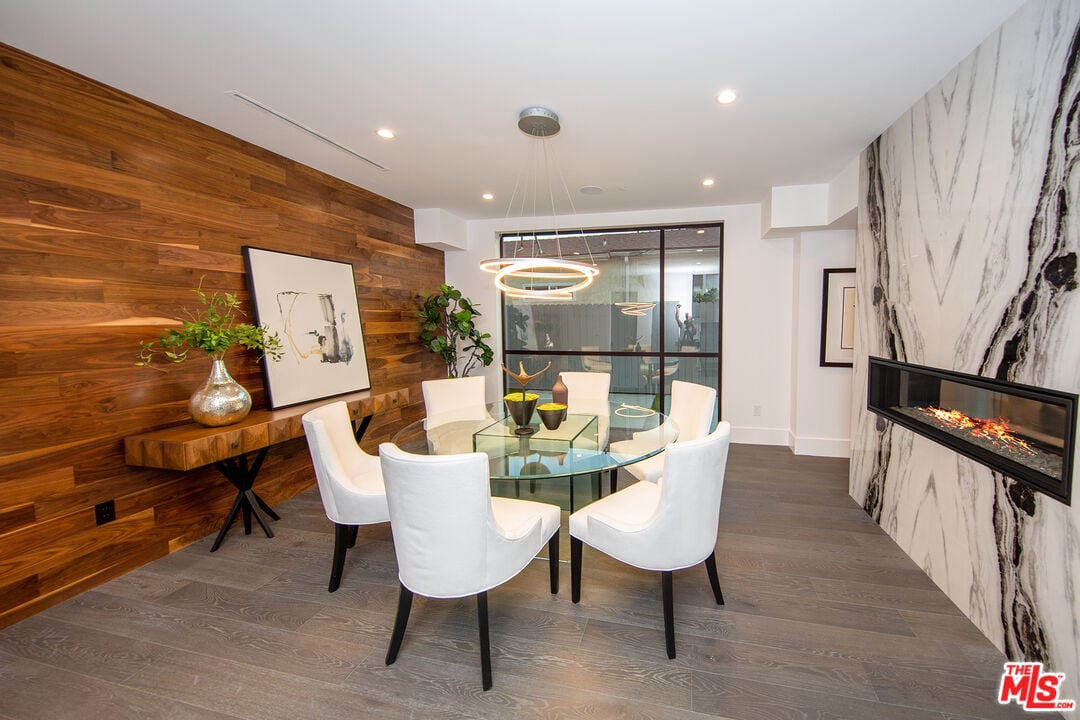 S Sherbourne Dr, 90035