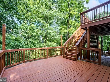 106 Calvary Ct SE