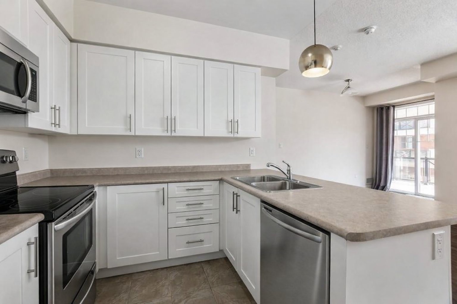 2 bedroom stacked townhouse in Oakville's Uptown Core