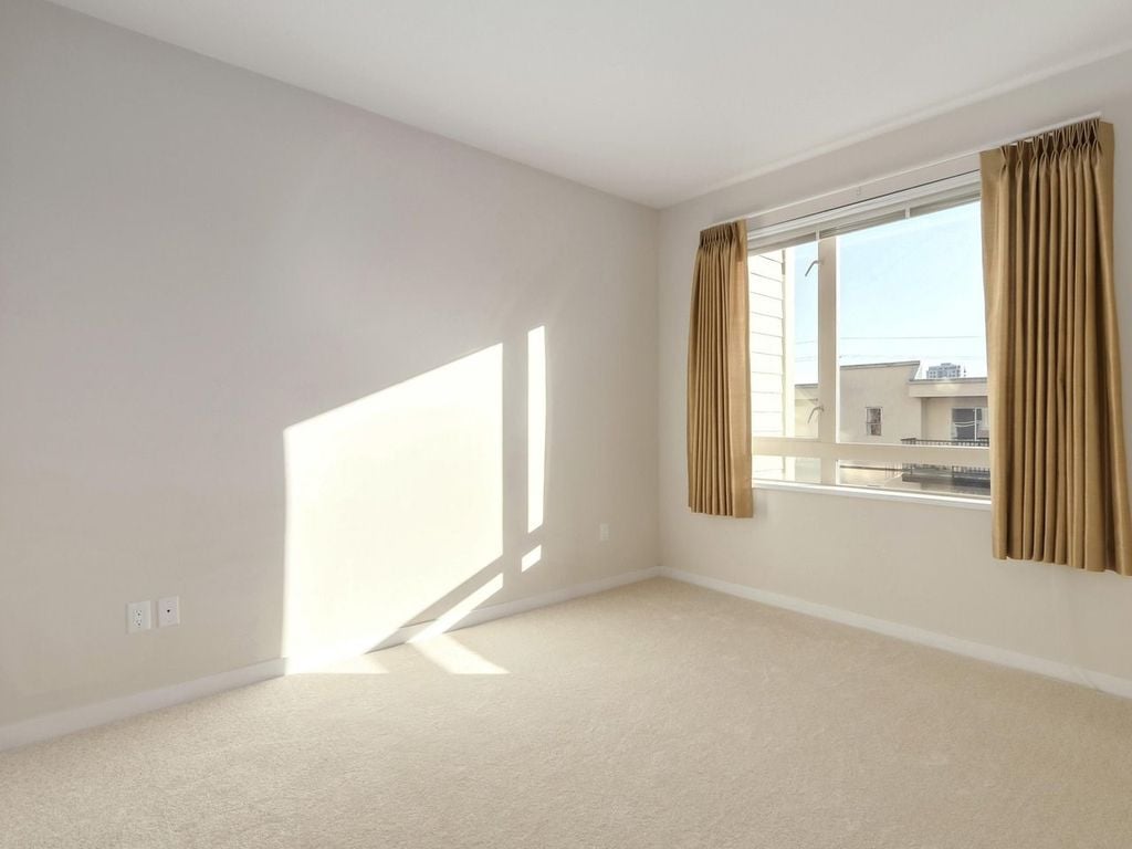 119 W 22nd St, #222