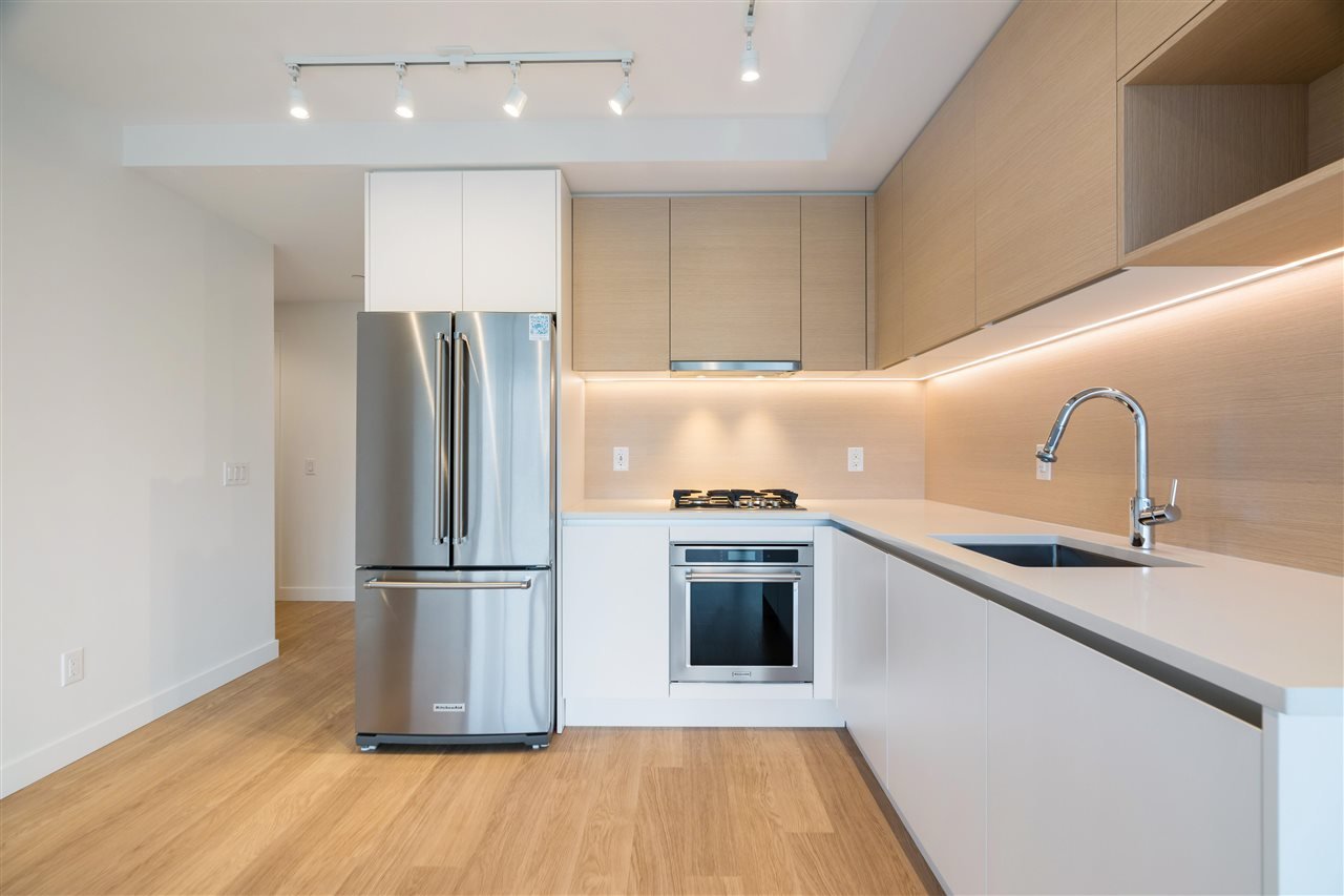 1404-525 Foster Ave