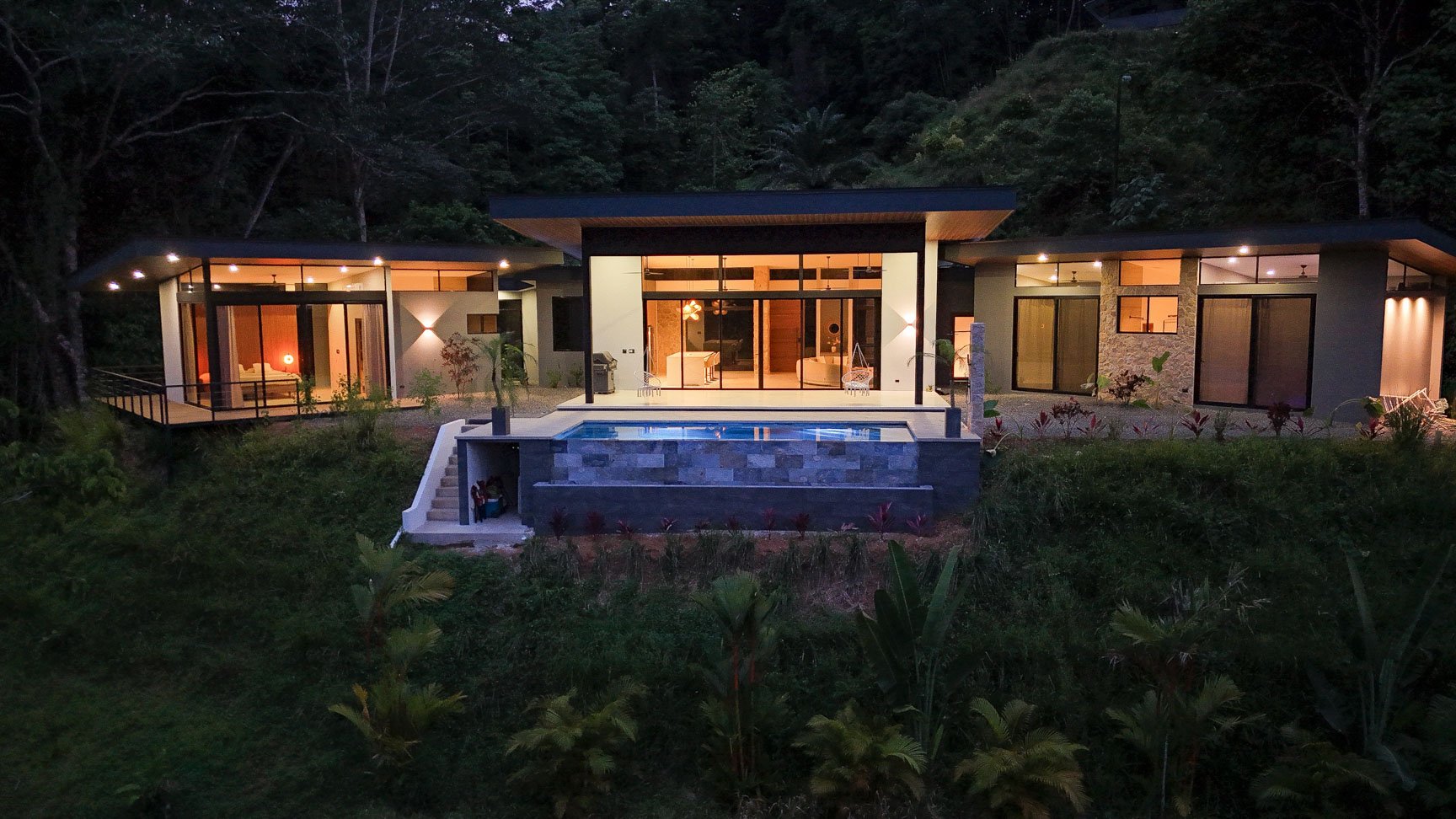 Ojochal Modern Jungle Home with Infinity Pool & Mountain Views