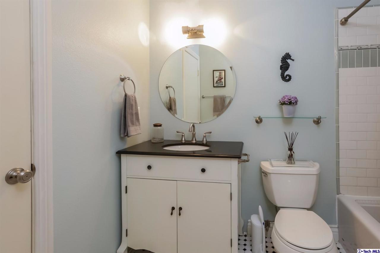 548 N Marengo Ave, #1