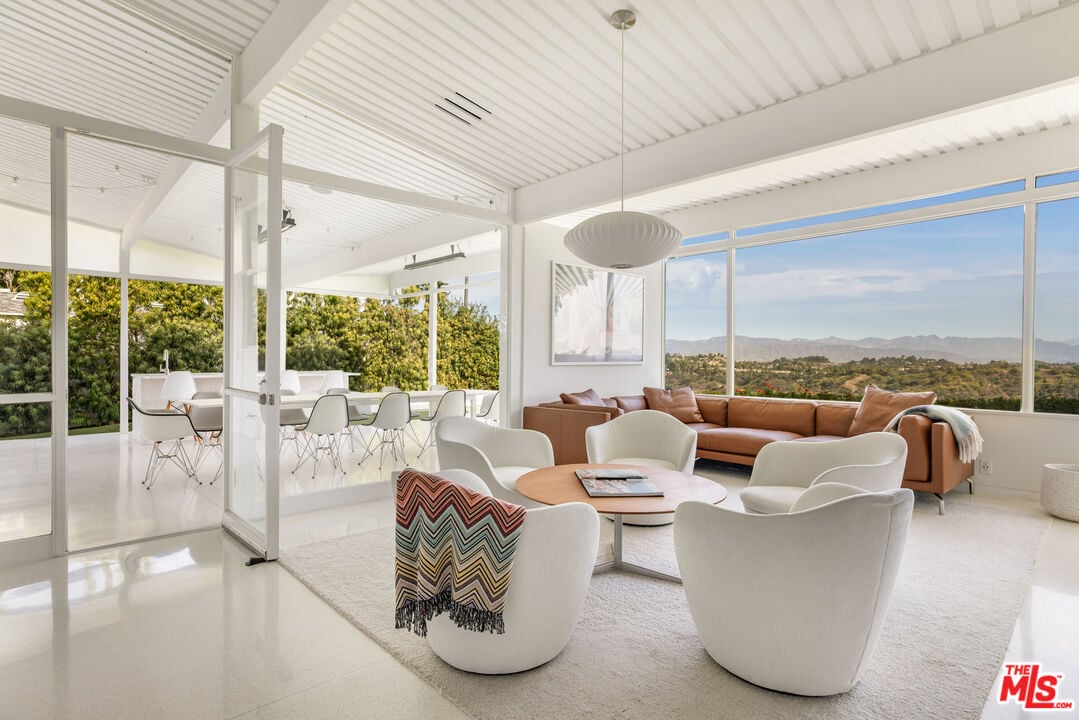 Celestia Manor, Stradella Rd, 90077