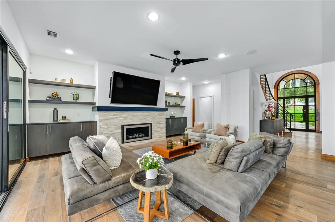4809 Palisade Dr
