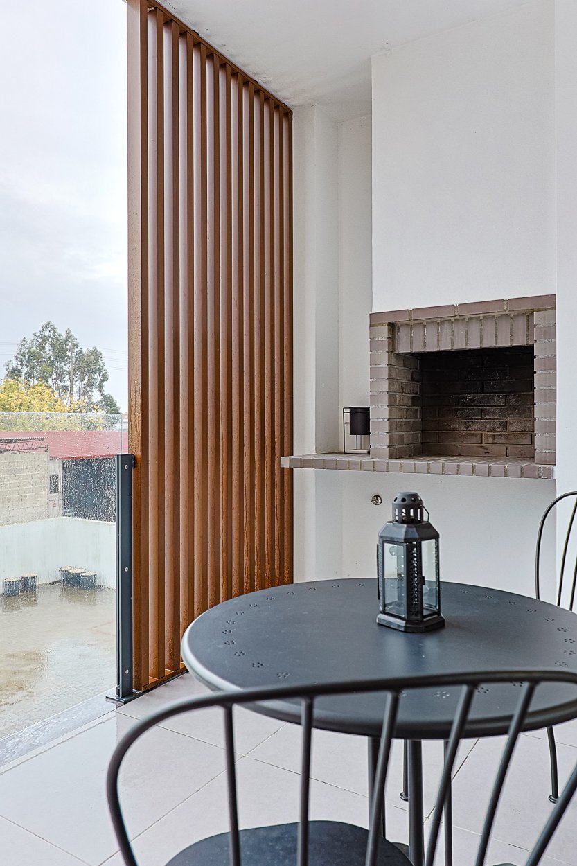 Modern 2-Bed, 2-Bath Apartment in Central Marinha Grande – Near Nazaré