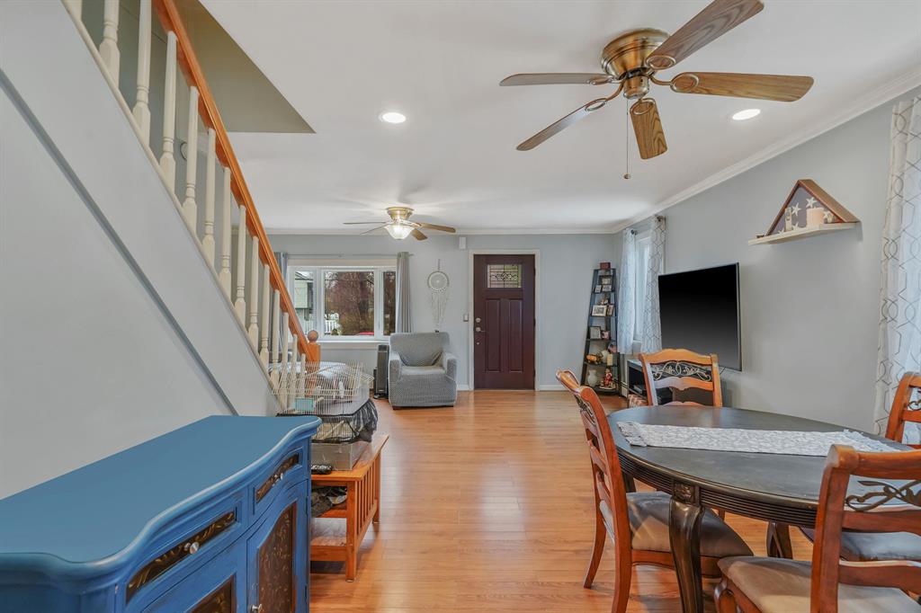 Undisclosed Address, Lindenhurst