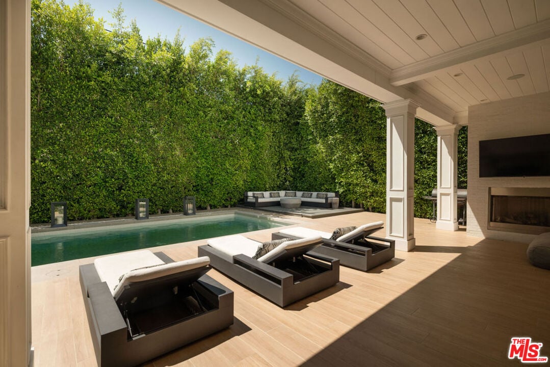 Highcliff Vista, N Stanley Ave, 90036