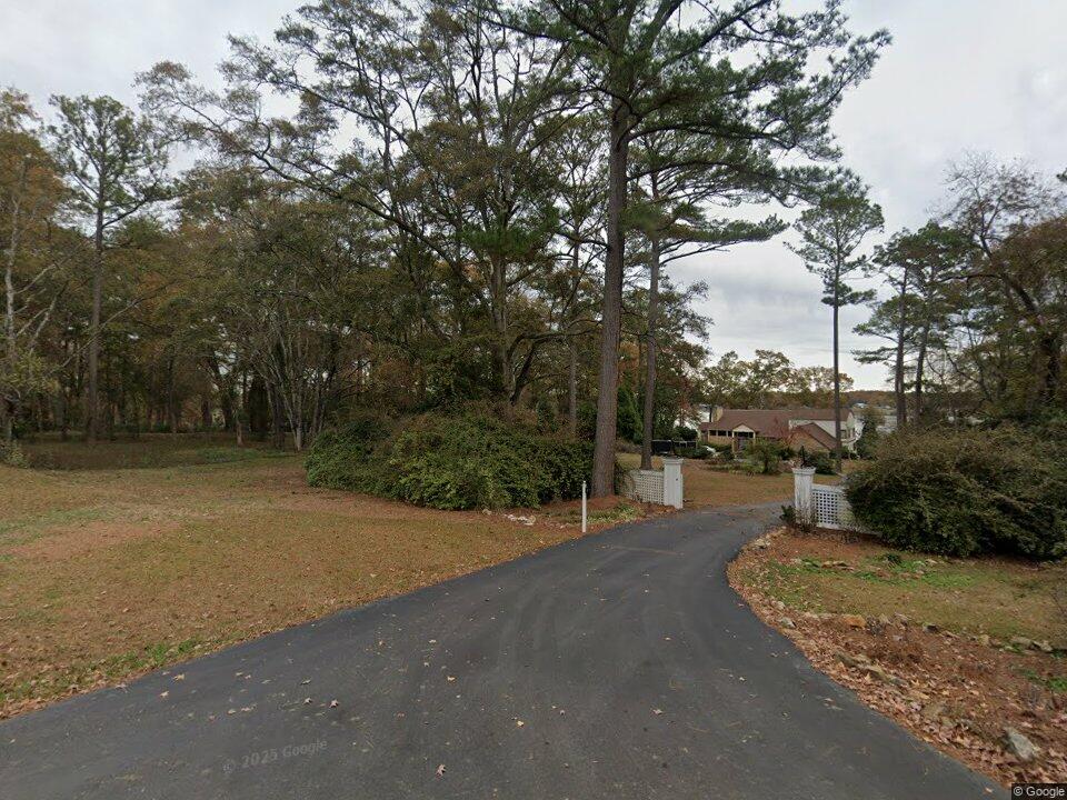 980 River Oaks Dr