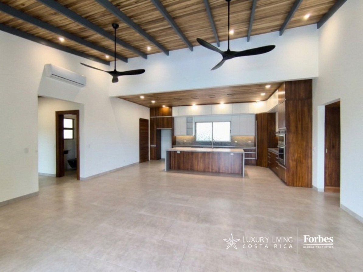 21578 - Contemporary residence with pool and jacuzzi in a gated community, Atenas