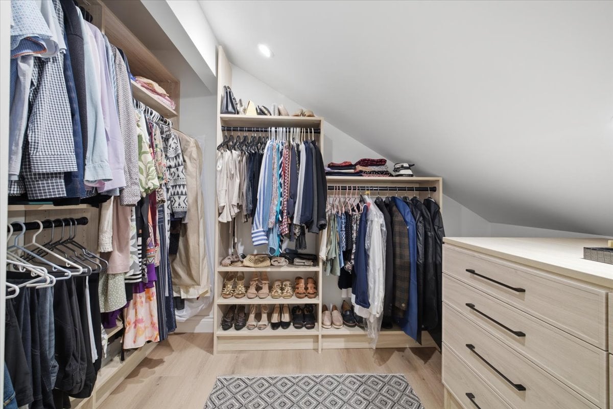 Rare Court Location on Oakville Golf Course