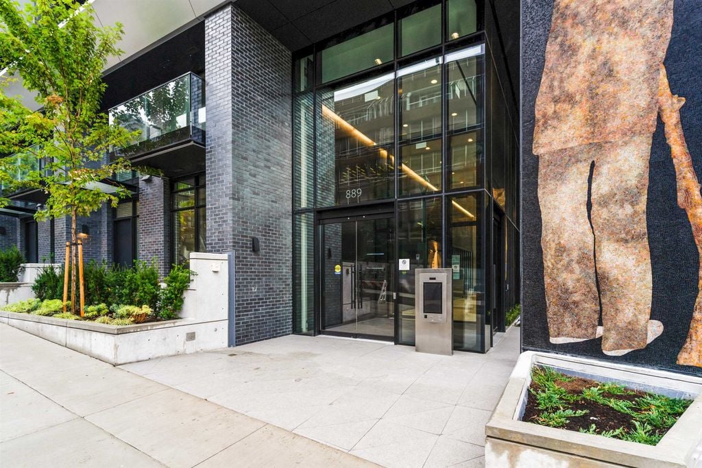 889 Pacific St, #706