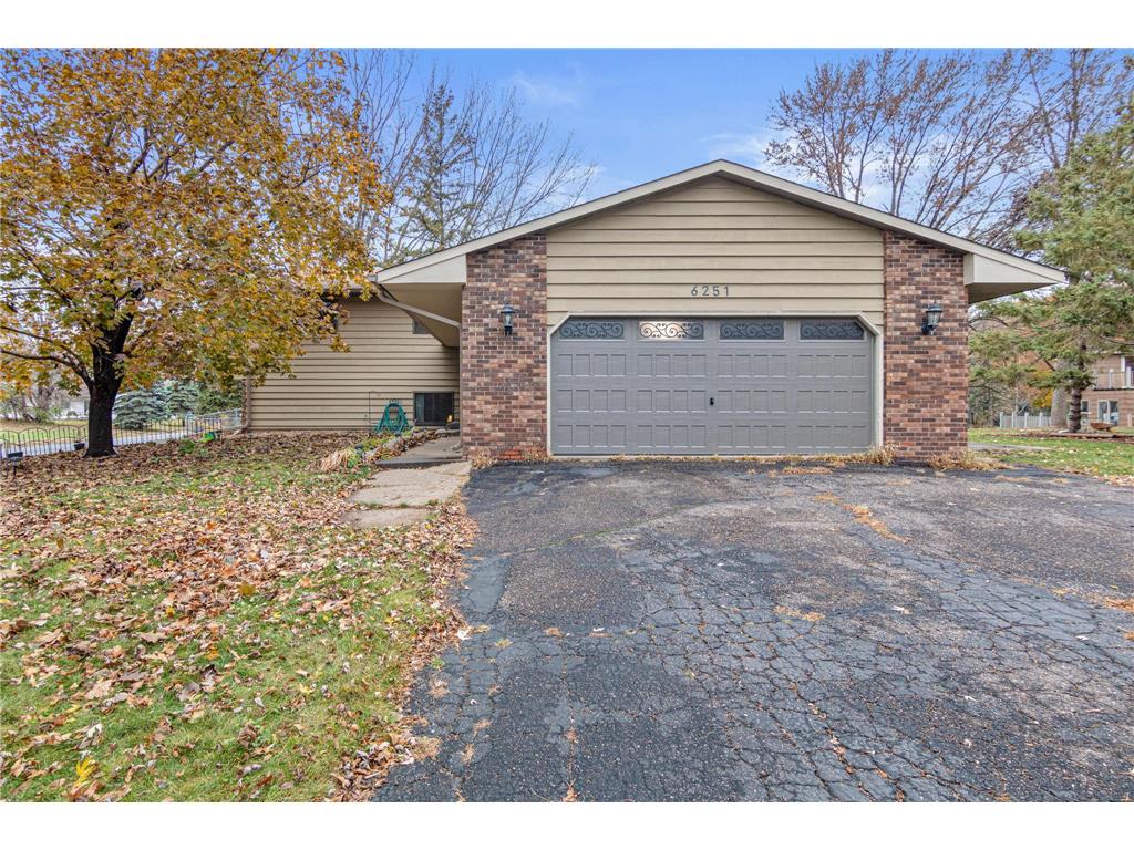 6251 Meadowlark Lane N, Maple Grove, MN 55369-6373