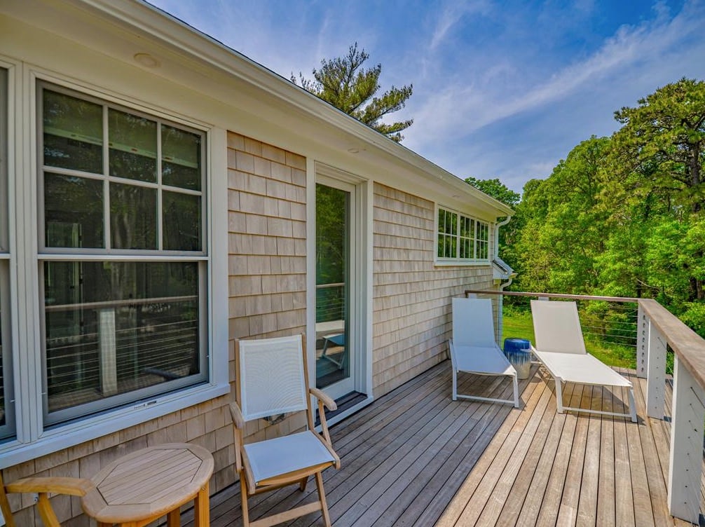 70 Curtis Ln