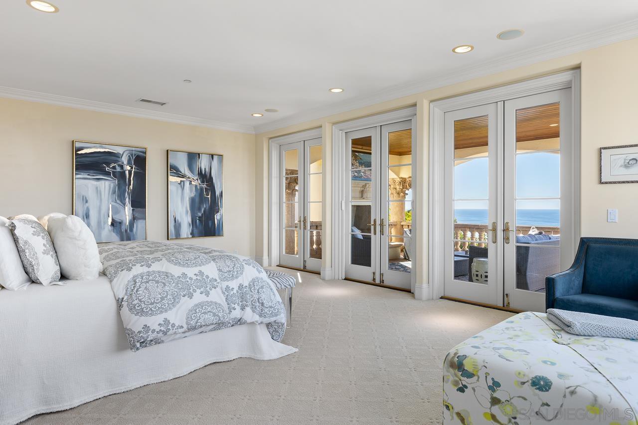 9860 La Jolla Farms Rd