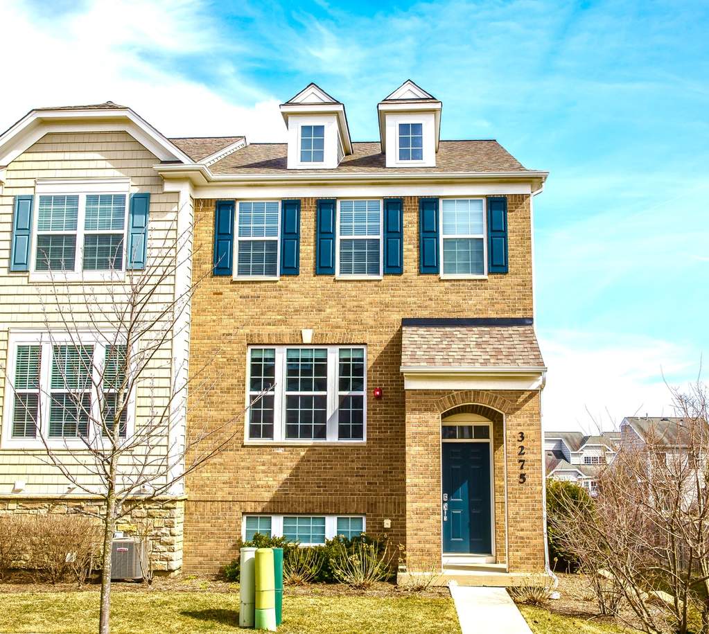 3275 Coral Ln