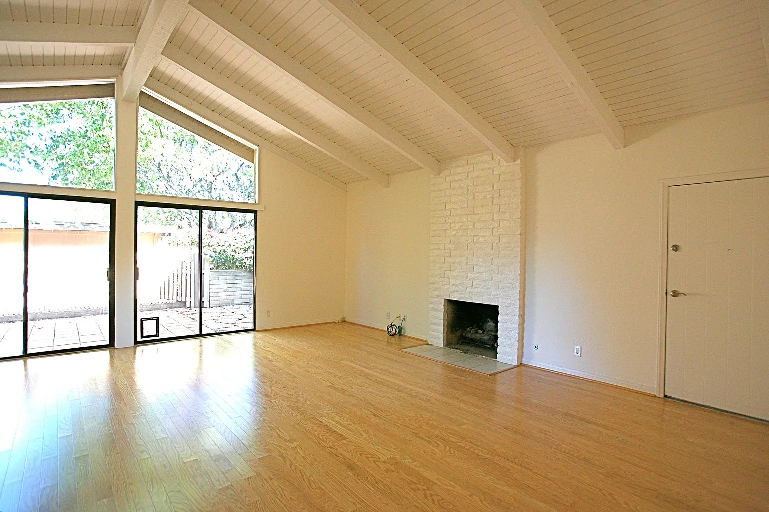 561 N La Cumbre Rd