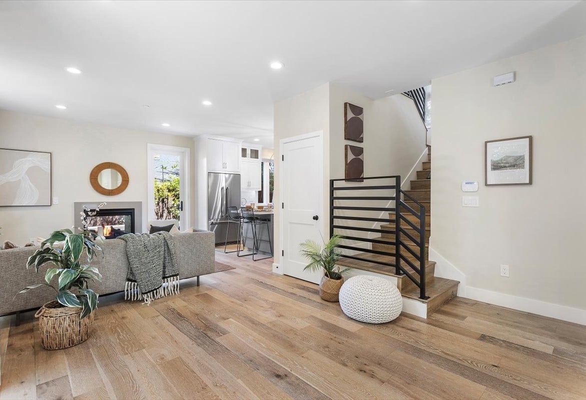 1002 Middle Avenue