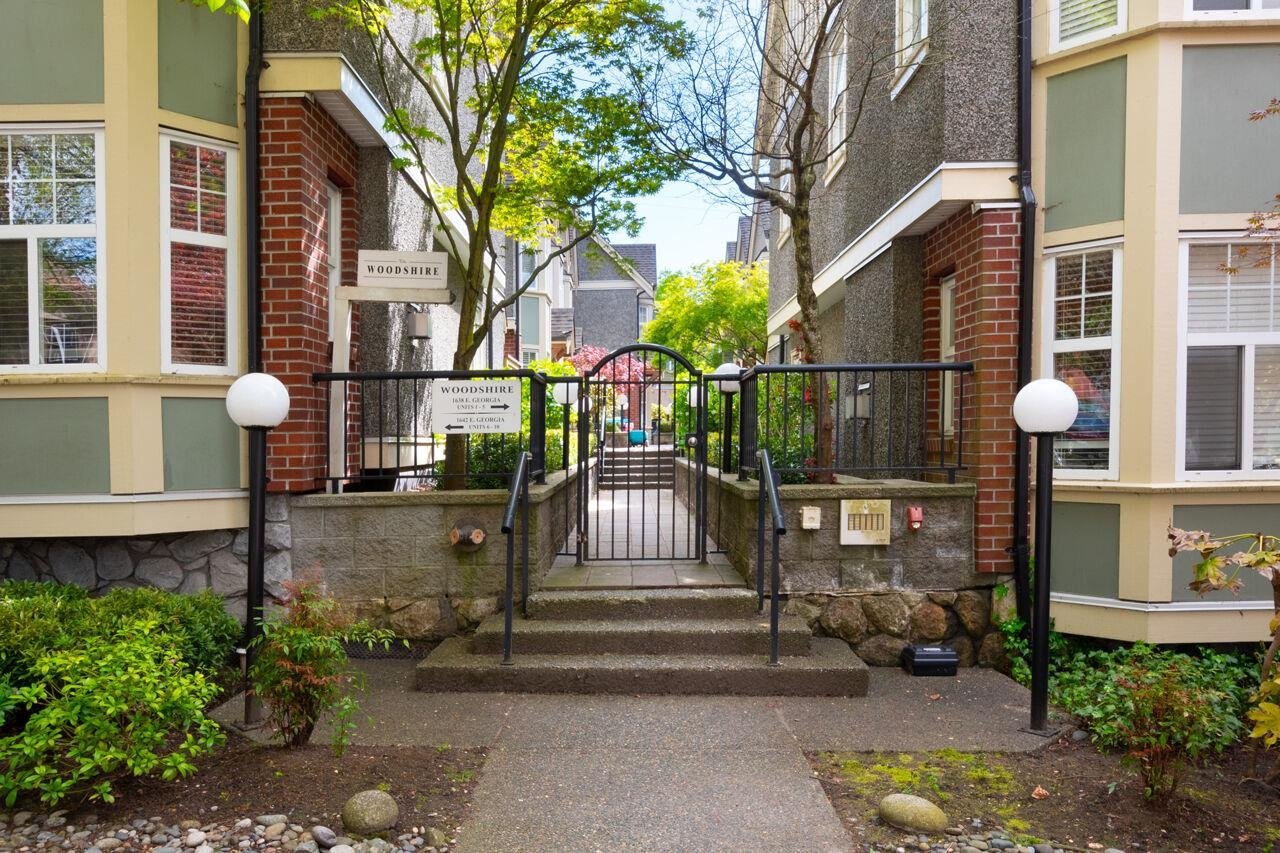 7-1642 E Georgia St
